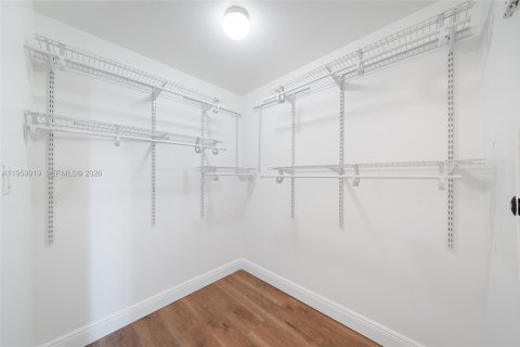 Condominio en alquiler en Miami, Florida, 1 dormitorio, 69.58 m2 № 2024332 - foto 17