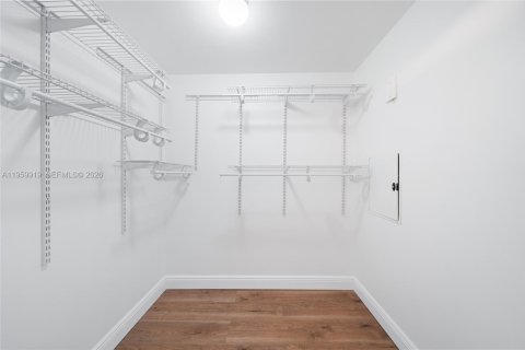 Condominio en alquiler en Miami, Florida, 1 dormitorio, 69.58 m2 № 2024332 - foto 16