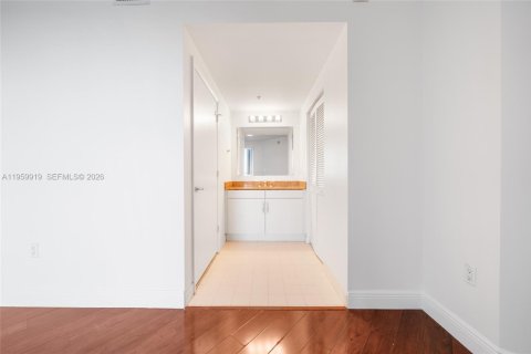 Condominio en alquiler en Miami, Florida, 1 dormitorio, 69.58 m2 № 2024332 - foto 7