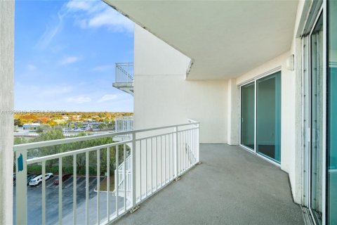 Condominio en alquiler en Miami, Florida, 1 dormitorio, 69.58 m2 № 2024332 - foto 10