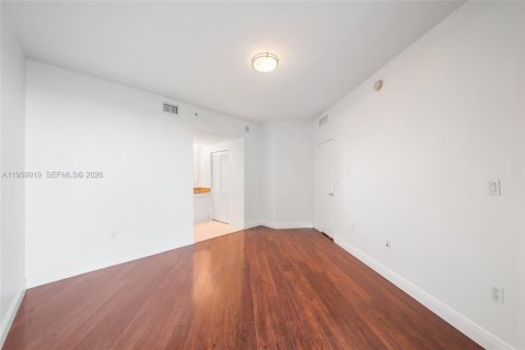 Condominio en alquiler en Miami, Florida, 1 dormitorio, 69.58 m2 № 2024332 - foto 8