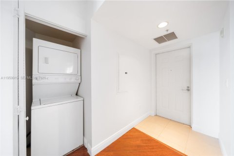 Condominio en alquiler en Miami, Florida, 1 dormitorio, 69.58 m2 № 2024332 - foto 18