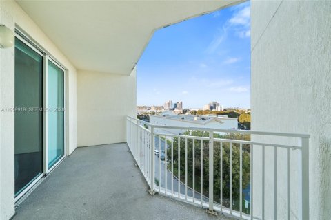 Condominio en alquiler en Miami, Florida, 1 dormitorio, 69.58 m2 № 2024332 - foto 9