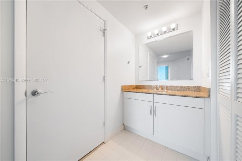 Condominio en alquiler en Miami, Florida, 1 dormitorio, 69.58 m2 № 2024332 - foto 14