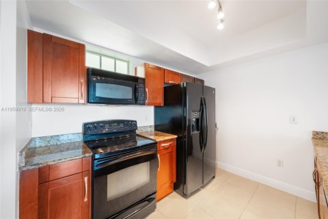 Condominio en alquiler en Miami, Florida, 1 dormitorio, 69.58 m2 № 2024332 - foto 3