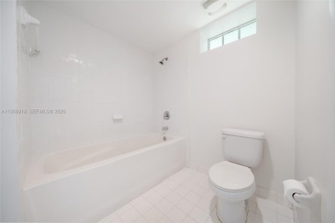 Condominio en alquiler en Miami, Florida, 1 dormitorio, 69.58 m2 № 2024332 - foto 13