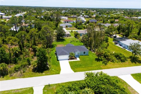 House in Port Charlotte, Florida 3 bedrooms, 149.85 sq.m. № 2102527 - photo 24