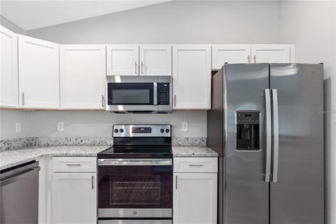 House in Port Charlotte, Florida 3 bedrooms, 149.85 sq.m. № 2102527 - photo 11