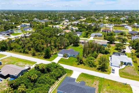 House in Port Charlotte, Florida 3 bedrooms, 149.85 sq.m. № 2102527 - photo 25
