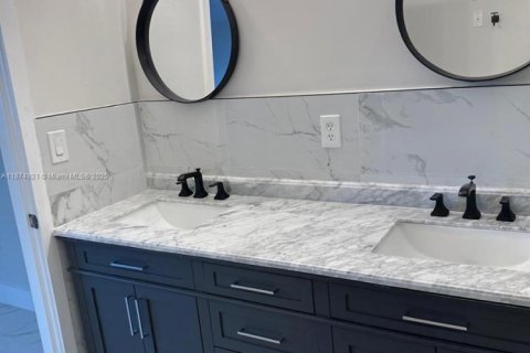 Adosado en venta en Miramar, Florida, 4 dormitorios, 137.59 m2 № 1921169 - foto 29