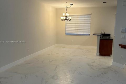 Adosado en venta en Miramar, Florida, 4 dormitorios, 137.59 m2 № 1921169 - foto 17