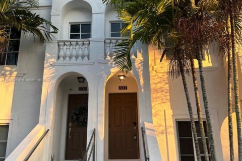 Adosado en venta en Miramar, Florida, 4 dormitorios, 137.59 m2 № 1921169 - foto 1