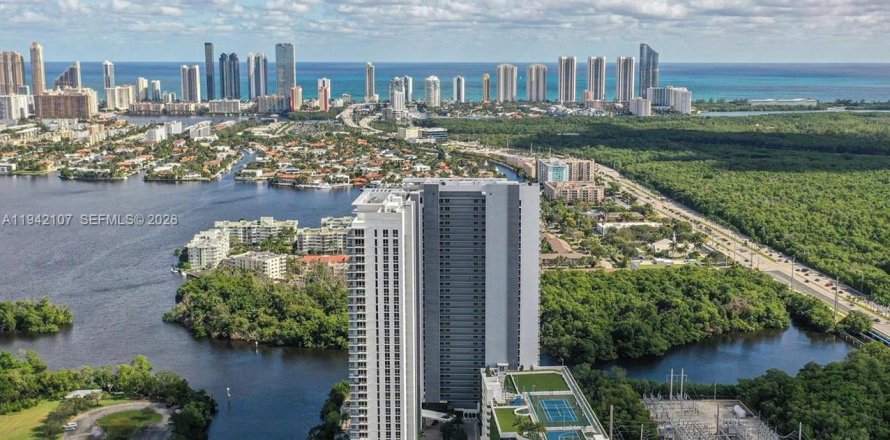 Кондоминиум с 3 спальнями в Норт-Майами-Бич, Флорида № 2002471