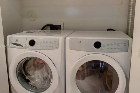 Снять в аренду кондоминиум в Норт-Майами-Бич, Флорида 3 спальни, 144.56м2, № 2002471 - фото 28