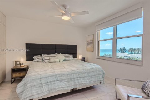 Condo in Hollywood, Florida, 2 bedrooms  № 1836328 - photo 7