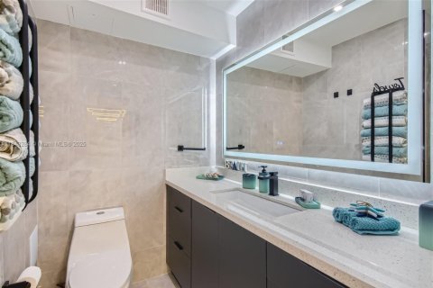 Condo in Hollywood, Florida, 2 bedrooms  № 1836328 - photo 8