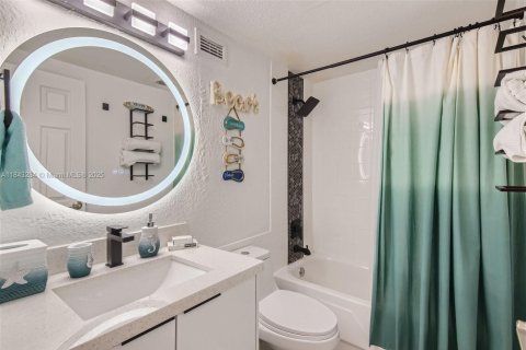 Condo in Hollywood, Florida, 2 bedrooms  № 1836328 - photo 20