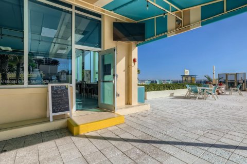 Condo in Hollywood, Florida, 2 bedrooms  № 1836328 - photo 16