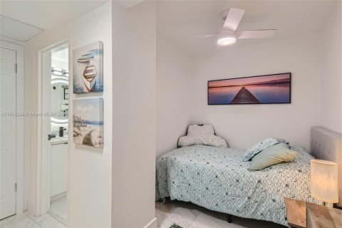 Condo in Hollywood, Florida, 2 bedrooms  № 1836328 - photo 9