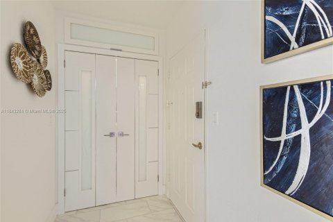 Condo in Hollywood, Florida, 2 bedrooms  № 1836328 - photo 2