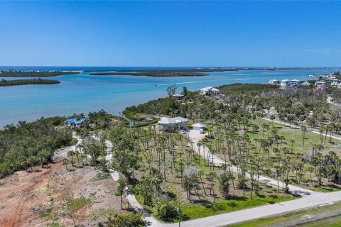 Terreno en venta en Englewood, Florida № 2148447 - foto 17