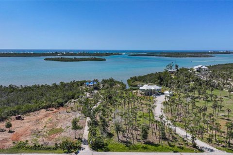 Terreno en venta en Englewood, Florida № 2148447 - foto 16