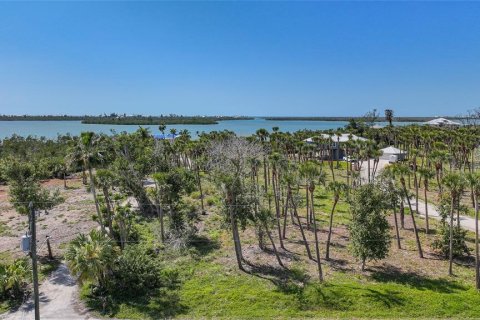 Terreno en venta en Englewood, Florida № 2148447 - foto 15