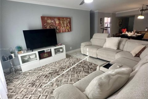Condo in Deerfield Beach, Florida, 2 bedrooms  № 1890696 - photo 2