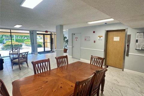 Condo in Deerfield Beach, Florida, 2 bedrooms  № 1890696 - photo 28