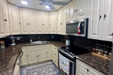 Condo in Deerfield Beach, Florida, 2 bedrooms  № 1890696 - photo 11