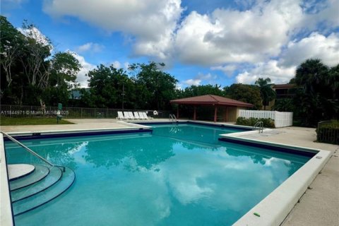 Condo in Deerfield Beach, Florida, 2 bedrooms  № 1890696 - photo 27