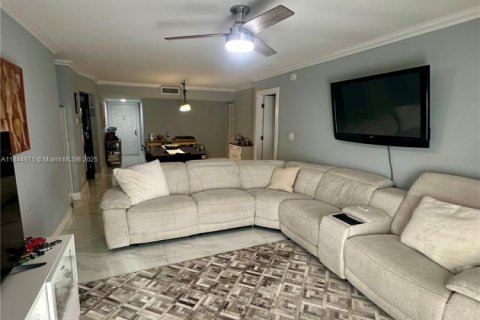 Condo in Deerfield Beach, Florida, 2 bedrooms  № 1890696 - photo 1