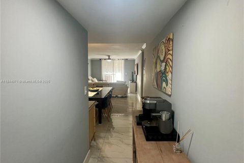Condo in Deerfield Beach, Florida, 2 bedrooms  № 1890696 - photo 8