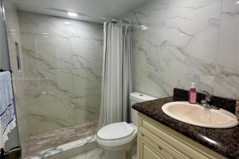 Condo in Deerfield Beach, Florida, 2 bedrooms  № 1890696 - photo 18