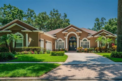 House in Valrico, Florida 4 bedrooms, 267.19 sq.m. № 1755160 - photo 1