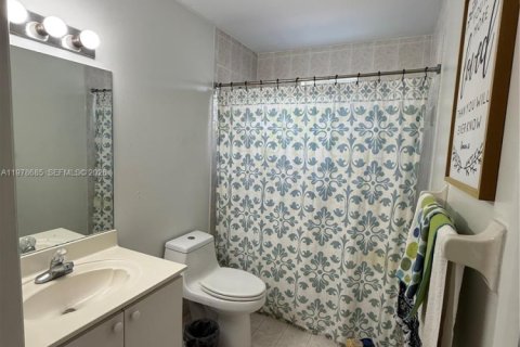 Condo in Doral, Florida, 3 bedrooms № 2079838 - photo 10