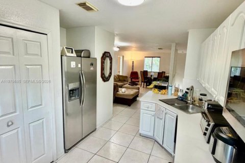 Купить кондоминиум в Дорал, Флорида 3 спальни, 119.84м2, № 2079838 - фото 17
