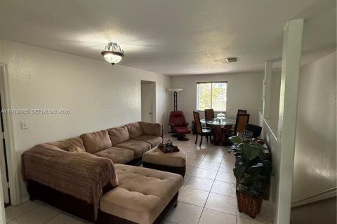 Condo in Doral, Florida, 3 bedrooms № 2079838 - photo 6