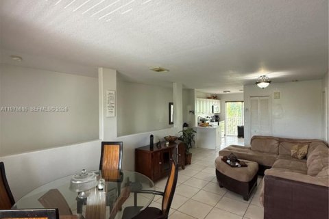 Condo in Doral, Florida, 3 bedrooms № 2079838 - photo 5