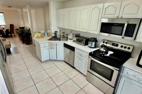 Купить кондоминиум в Дорал, Флорида 3 спальни, 119.84м2, № 2079838 - фото 16