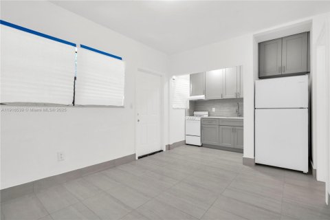 Apartment in North Miami, Florida 1 bedroom, 32.05 sq.m. № 1970930 - photo 5