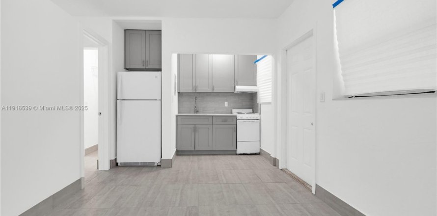 Apartment in North Miami, Florida 1 bedroom, 32.05 sq.m. № 1970930