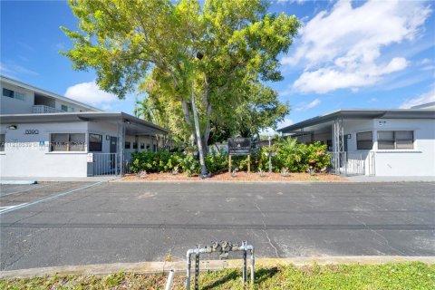 Apartment in North Miami, Florida 1 bedroom, 32.05 sq.m. № 1970930 - photo 19