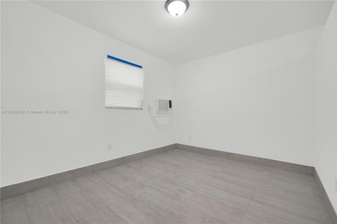 Apartment in North Miami, Florida 1 bedroom, 32.05 sq.m. № 1970930 - photo 13