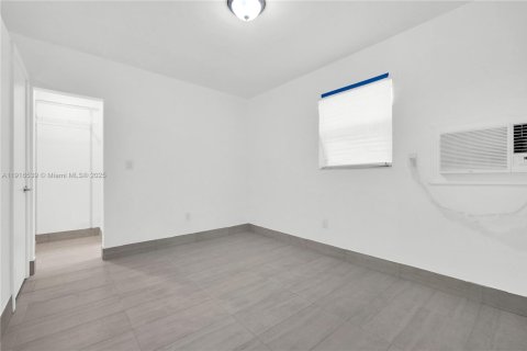 Apartment in North Miami, Florida 1 bedroom, 32.05 sq.m. № 1970930 - photo 14