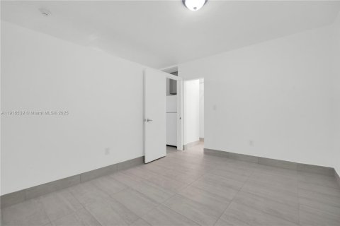 Apartment in North Miami, Florida 1 bedroom, 32.05 sq.m. № 1970930 - photo 12