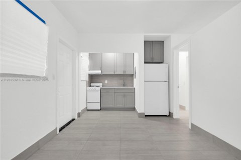 Apartment in North Miami, Florida 1 bedroom, 32.05 sq.m. № 1970930 - photo 6