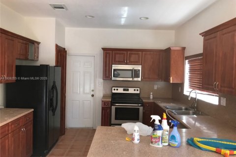 House in Miami, Florida 4 bedrooms, 173.45 sq.m. № 1747975 - photo 15
