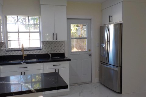 House in Cutler Bay, Florida 2 bedrooms, 80.64 sq.m. № 2075372 - photo 8