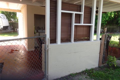 House in Cutler Bay, Florida 2 bedrooms, 80.64 sq.m. № 2075372 - photo 27
